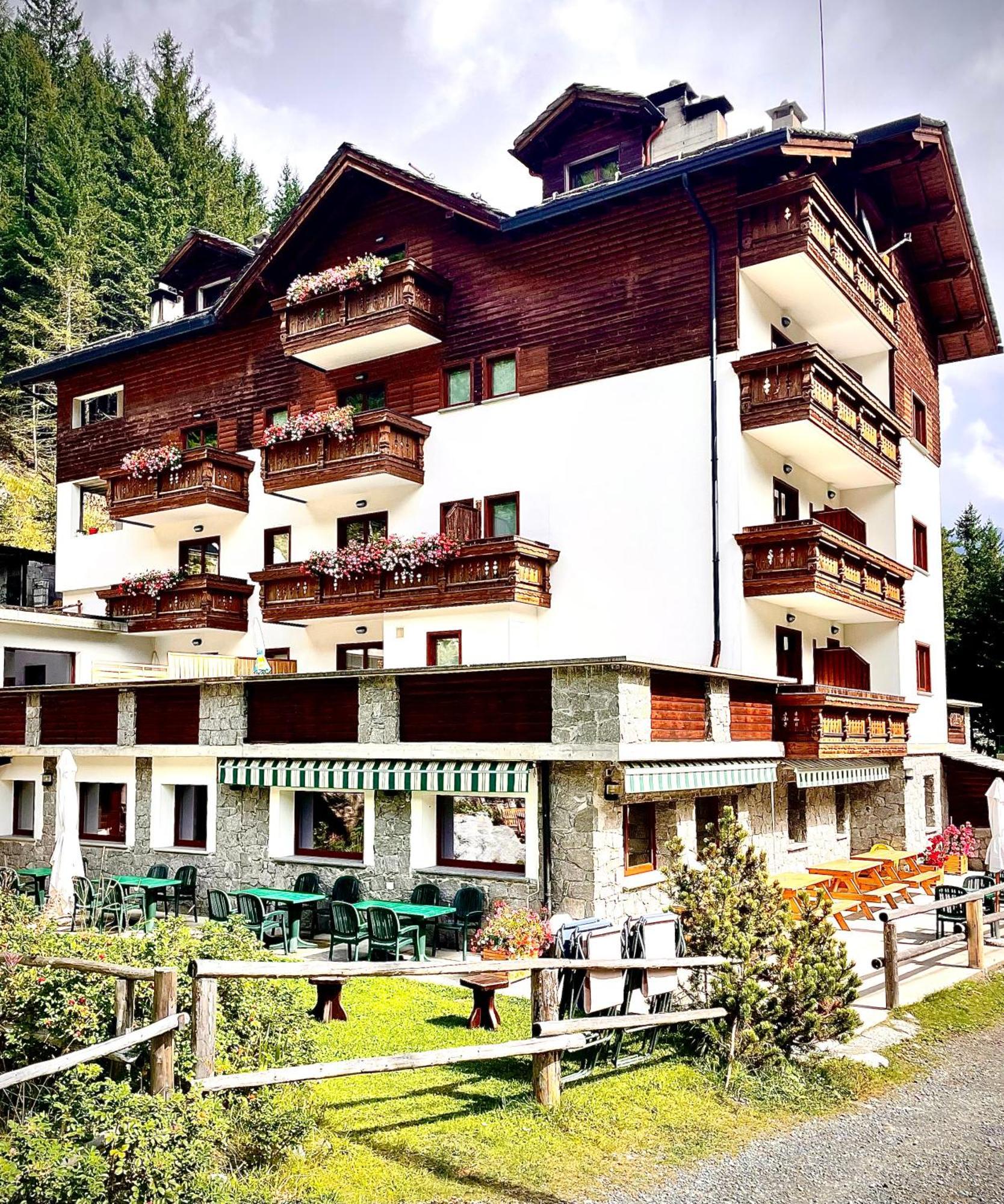 Hotel Gembro คีเอซา อิน วัลมาเลนโก ภายนอก รูปภาพ